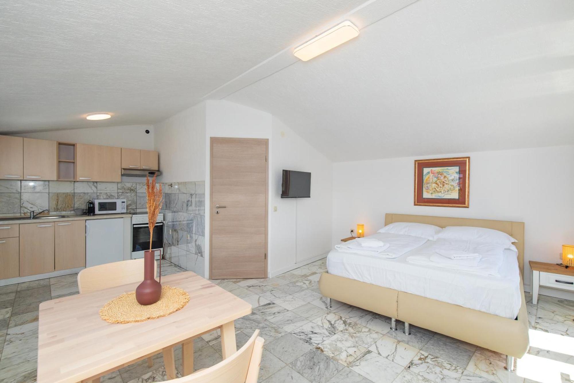 Apartments Soul Krk Town Εξωτερικό φωτογραφία